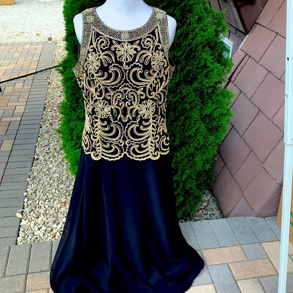 Very nice gown with scarf